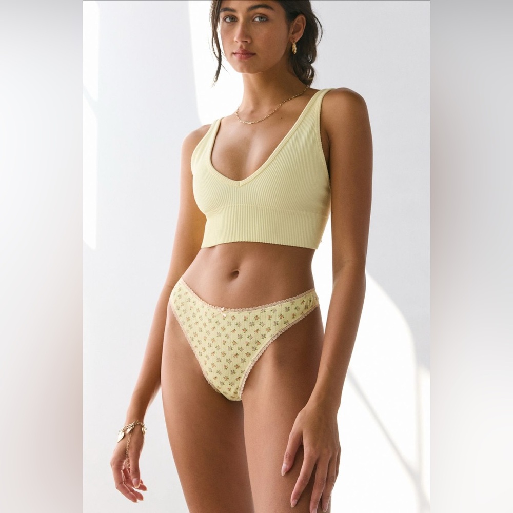 Out From under Diamond pointelle knit low rise thong